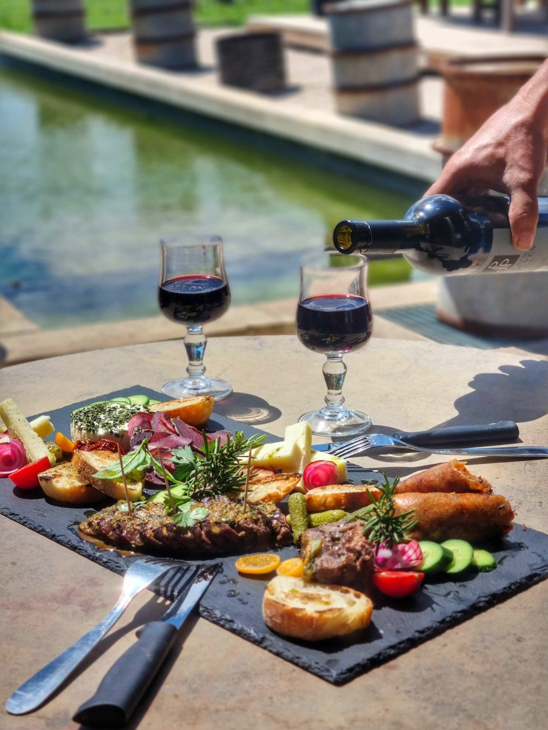 ferme auberge la tapie de bouchet arles viande boeuf crau camargue planche